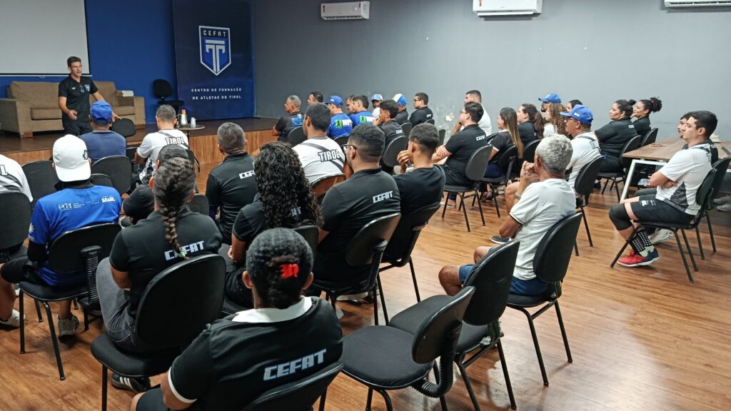 Diretor Sávyo Santos reúne equipe do Tirol para reunião administrativa