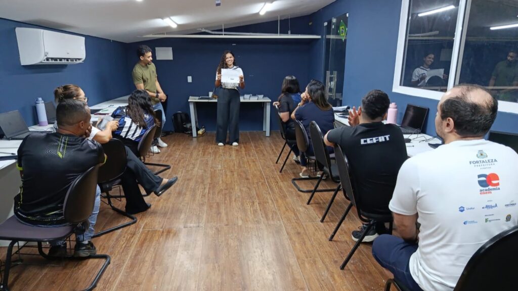 Cursos de informática são oferecidos gratuitamente à comunidade do Tirol