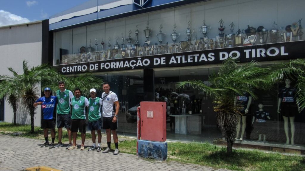 Núcleo de Fortim visita CT do Tirol para conhecer metodologia do clube
